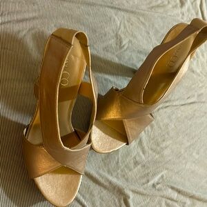 Gold dress sandal women’s size 7 1/2